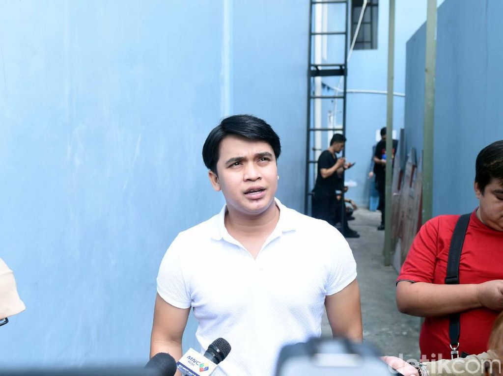 Orang Tua Tegaskan Adik Billy Syahputra Tak Jadi Tukang Parkir